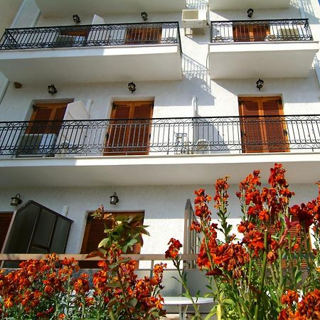 Hotel Orfeas ذلفي المظهر الخارجي الصورة