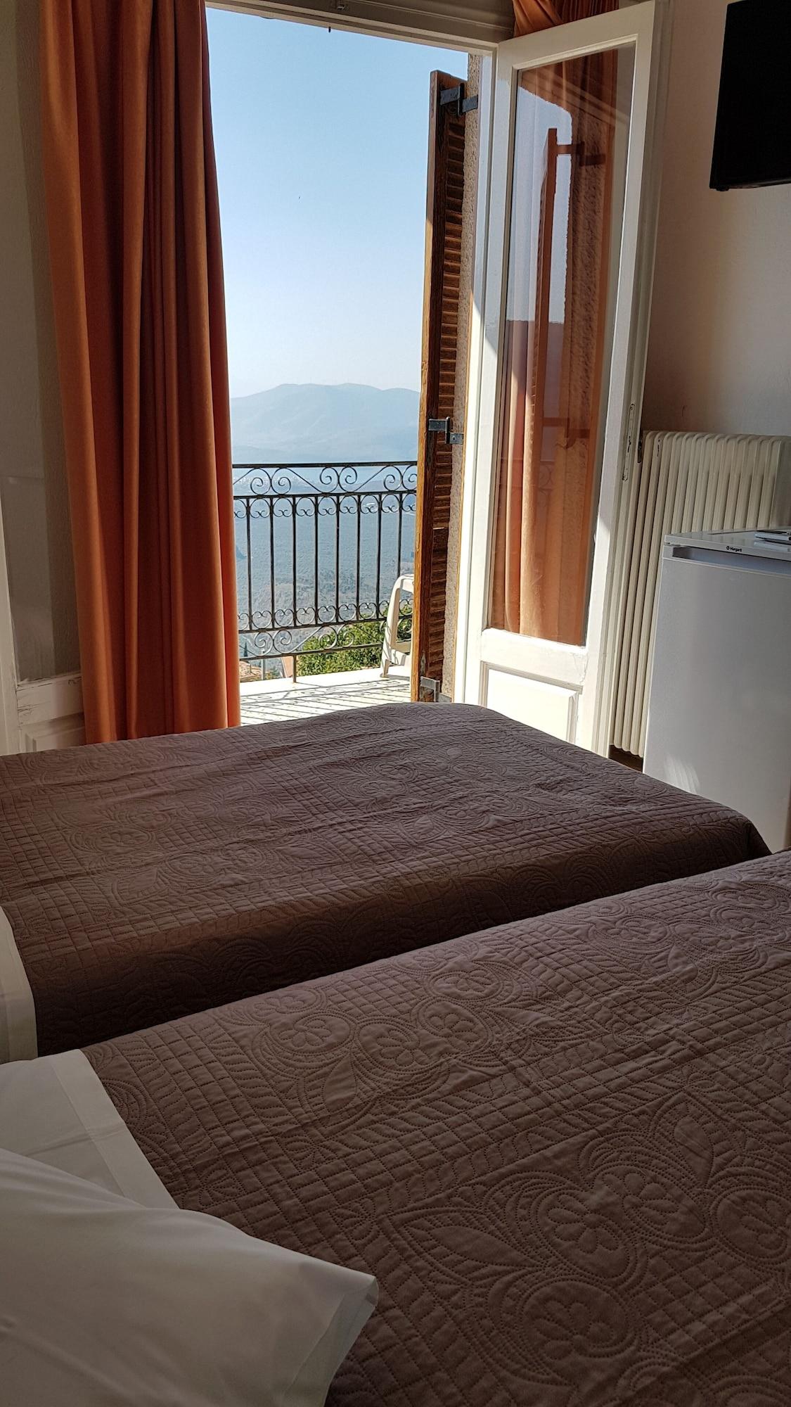 Hotel Orfeas ذلفي المظهر الخارجي الصورة