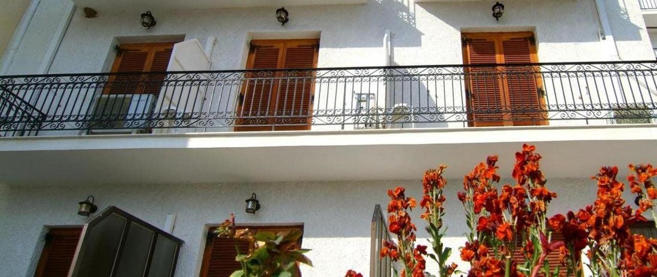 Hotel Orfeas ذلفي المظهر الخارجي الصورة