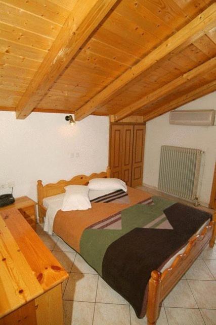 Hotel Orfeas ذلفي المظهر الخارجي الصورة